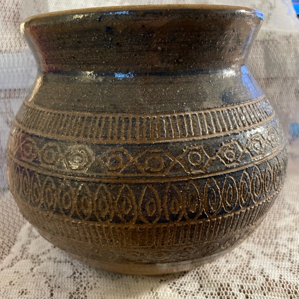 Pottery Pot - Picture 1 of 4